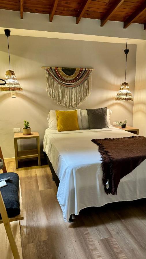 Luum Casa Hotel Manila 메딜린 외부 사진