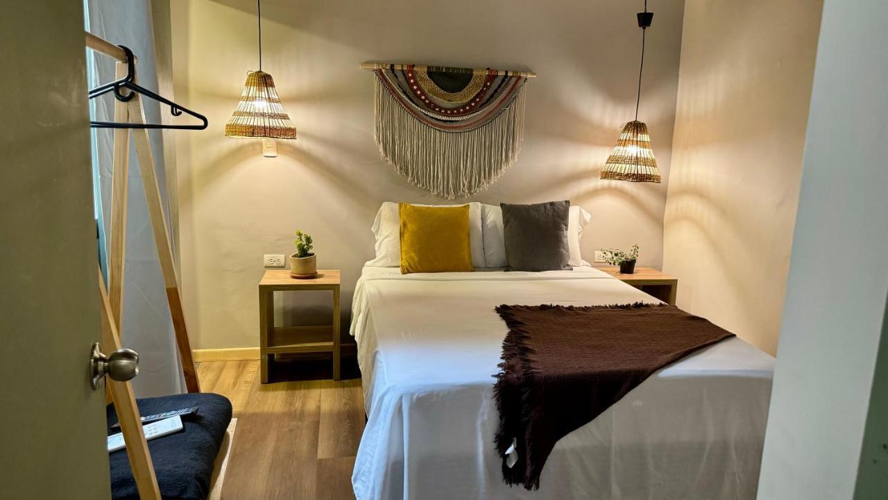 Luum Casa Hotel Manila 메딜린 외부 사진