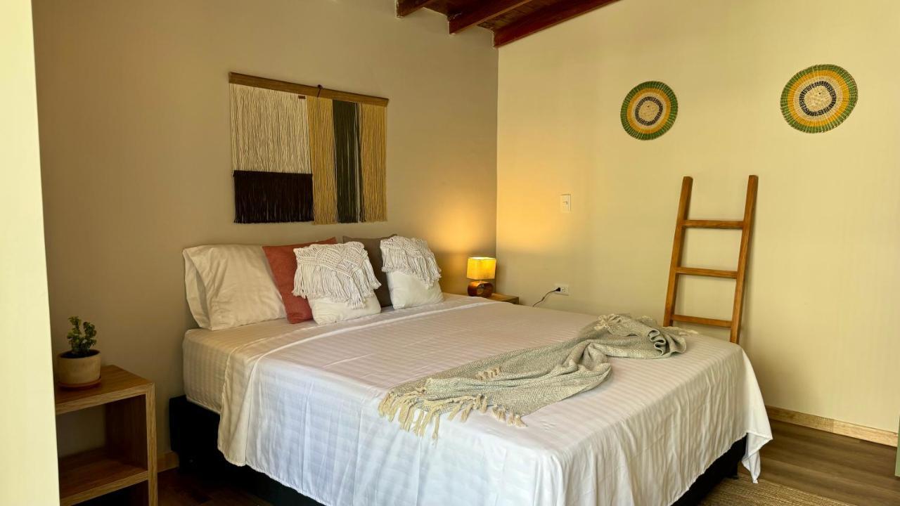 Luum Casa Hotel Manila 메딜린 외부 사진