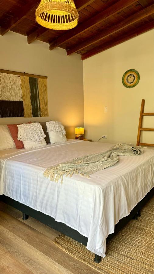 Luum Casa Hotel Manila 메딜린 외부 사진