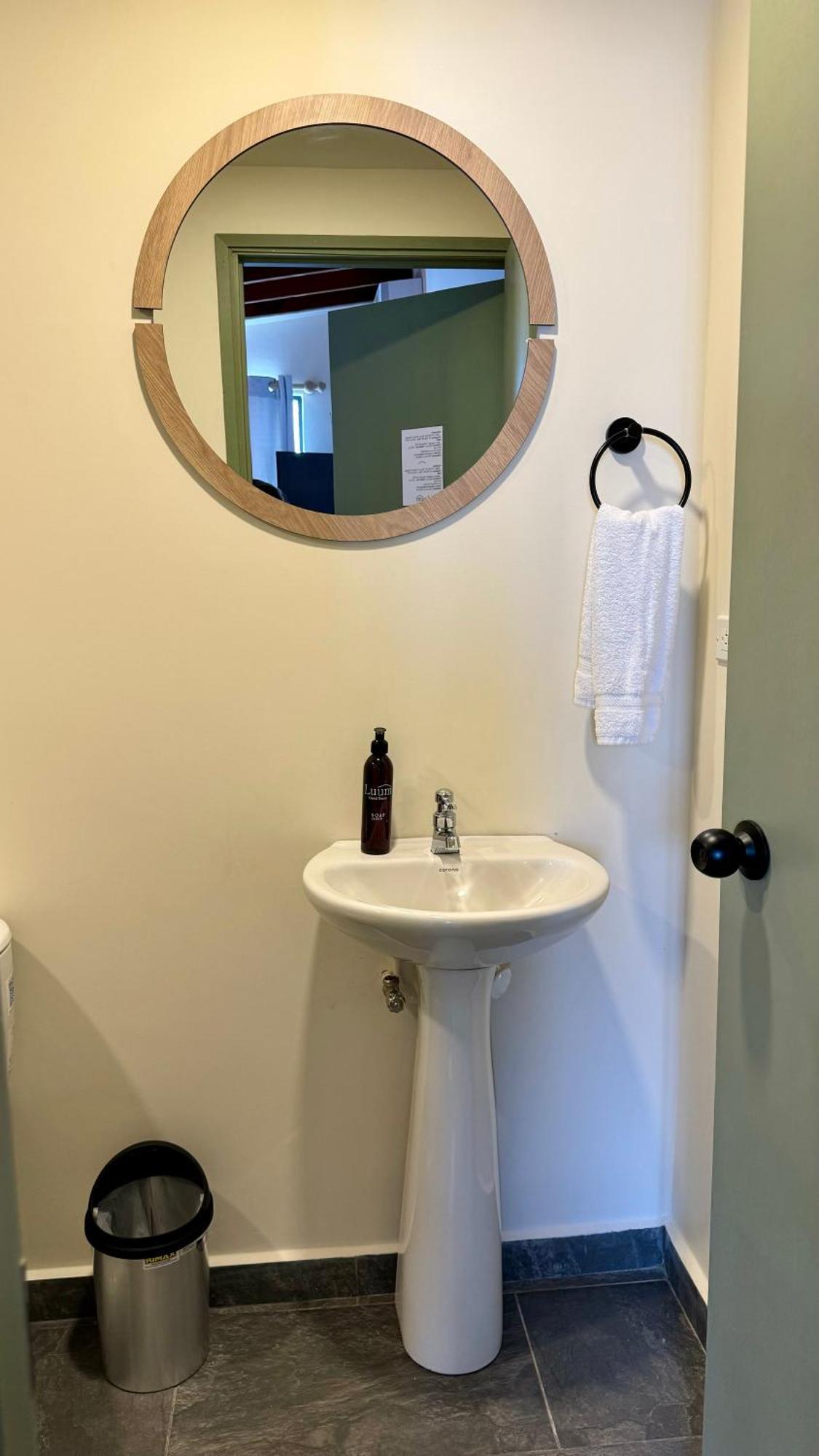 Luum Casa Hotel Manila 메딜린 외부 사진