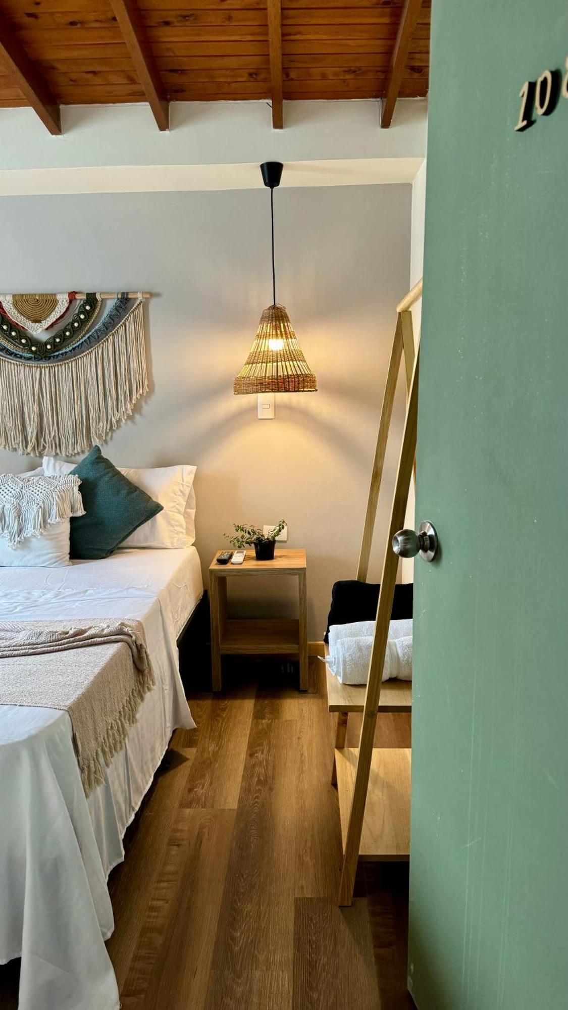 Luum Casa Hotel Manila 메딜린 외부 사진