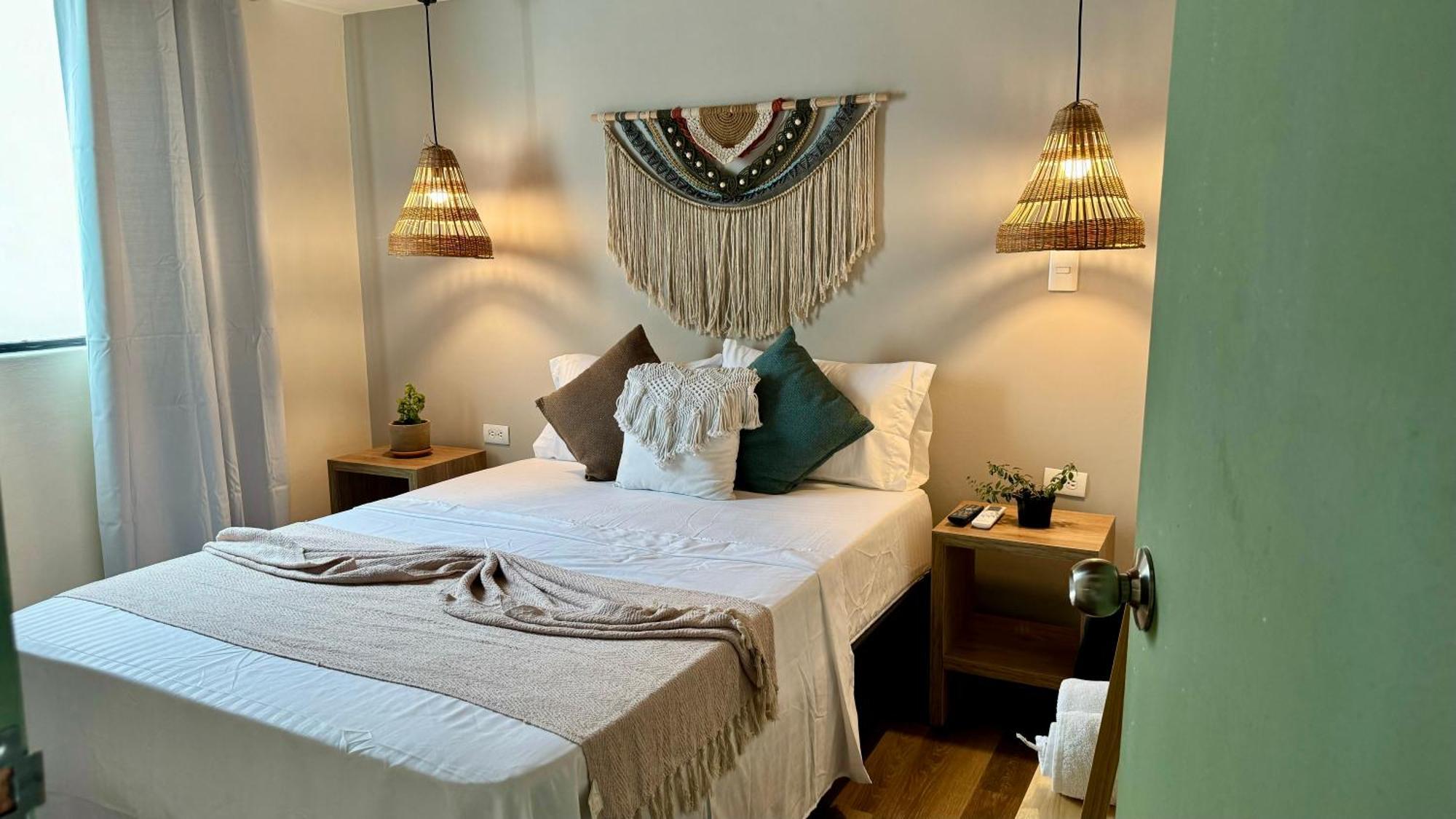 Luum Casa Hotel Manila 메딜린 외부 사진