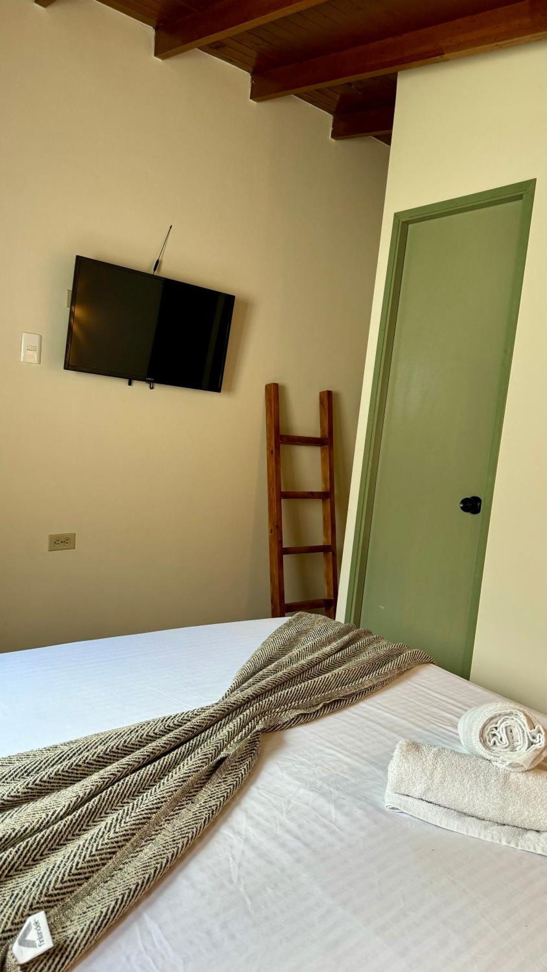 Luum Casa Hotel Manila 메딜린 외부 사진