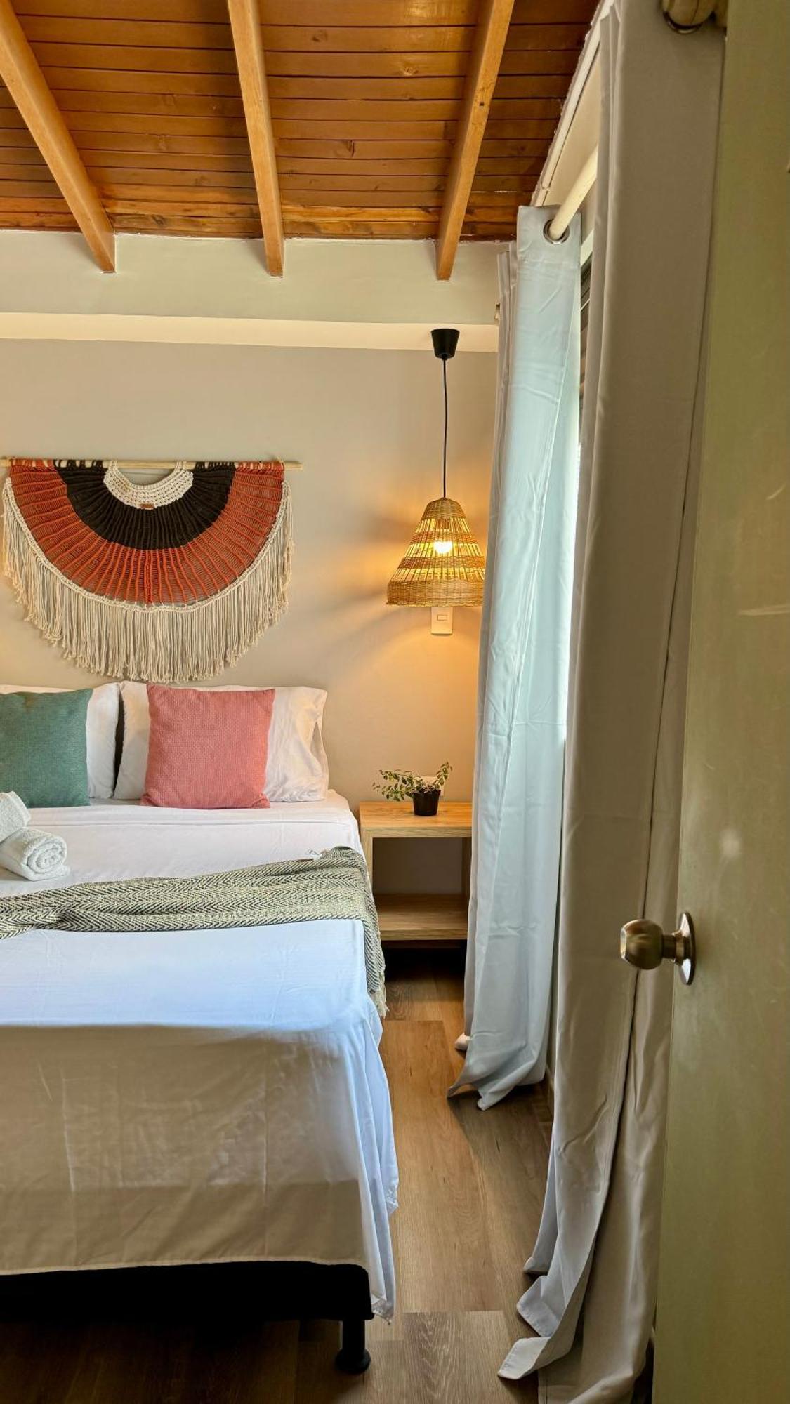 Luum Casa Hotel Manila 메딜린 외부 사진