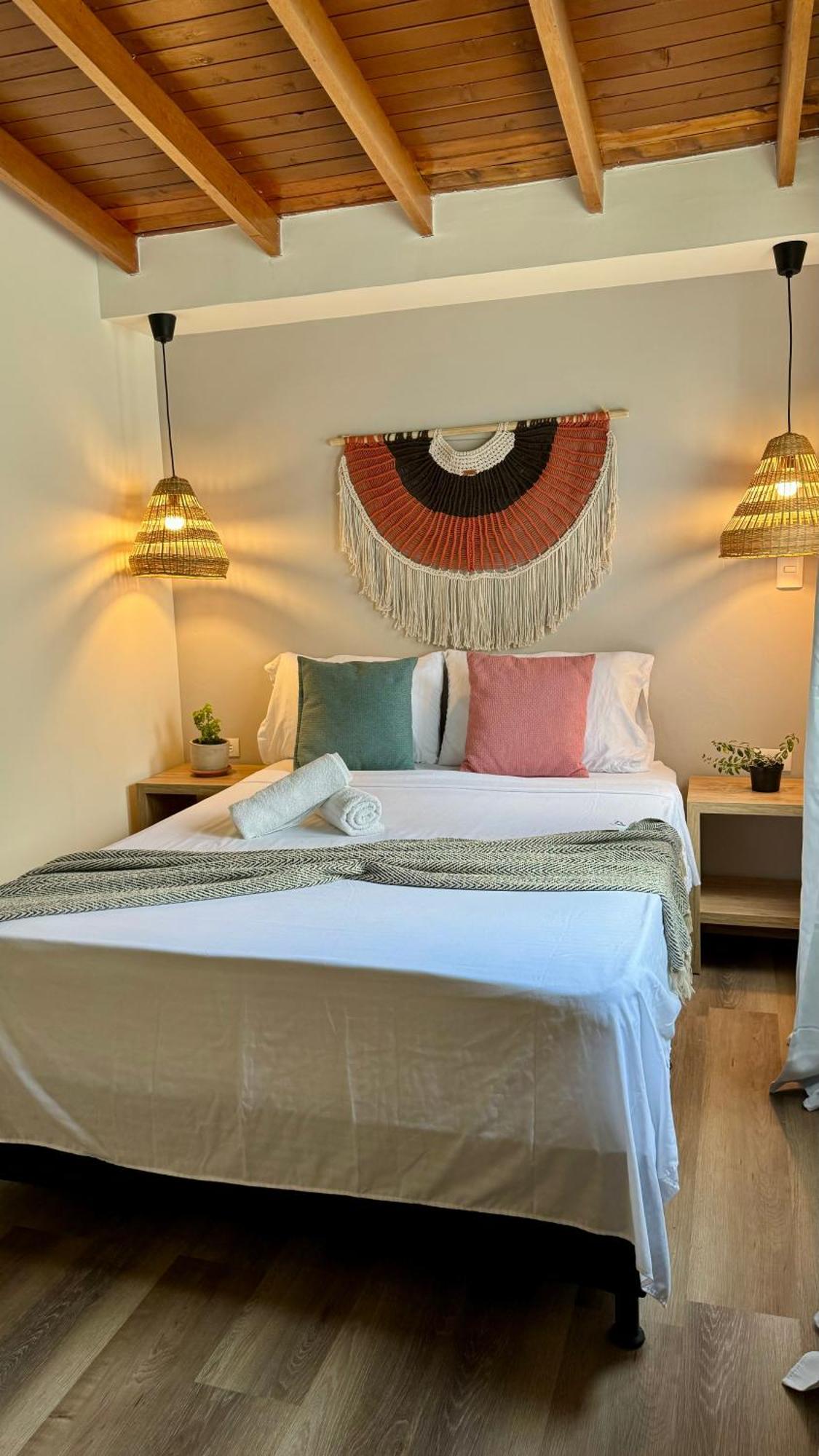 Luum Casa Hotel Manila 메딜린 외부 사진
