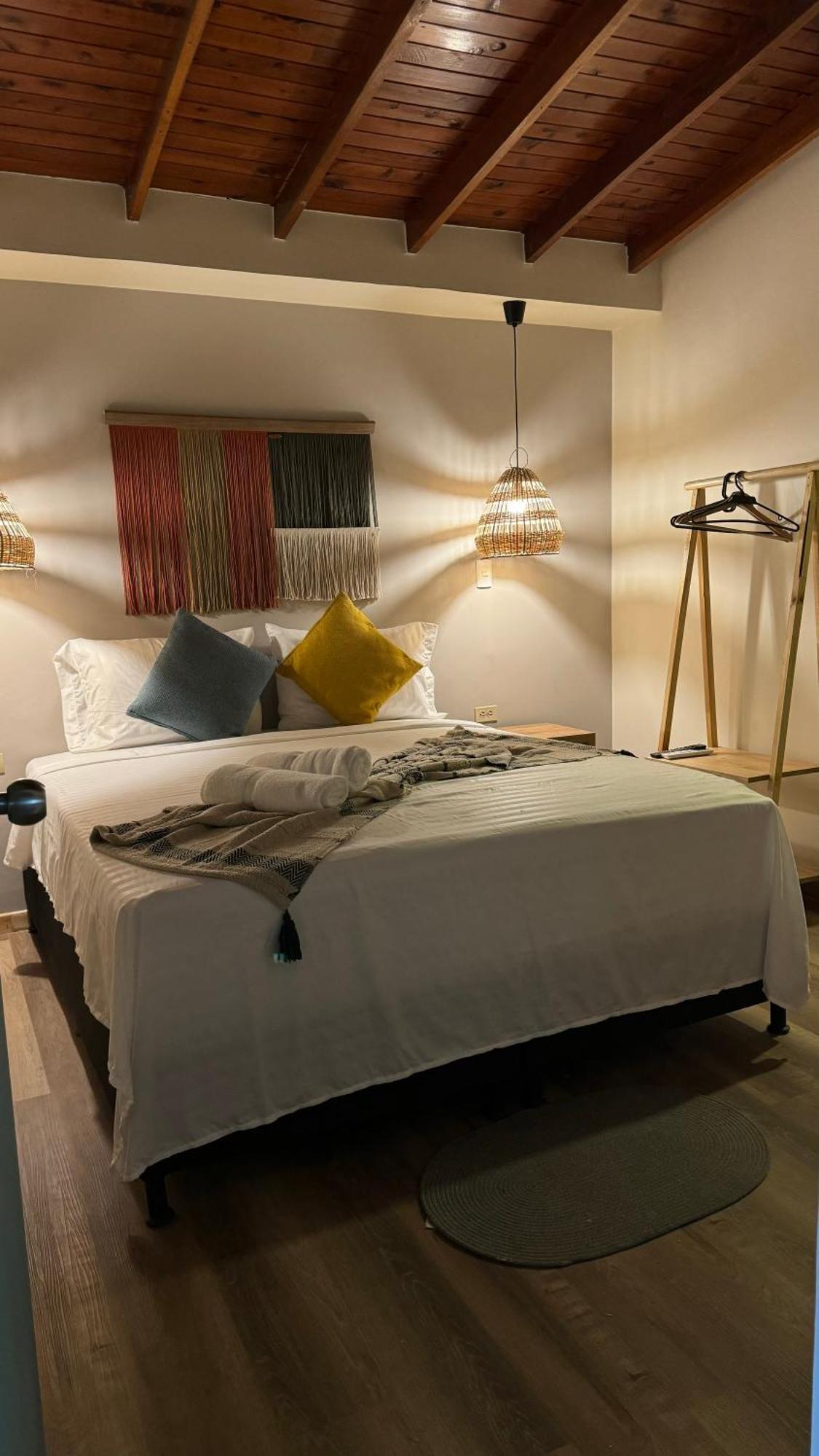 Luum Casa Hotel Manila 메딜린 외부 사진