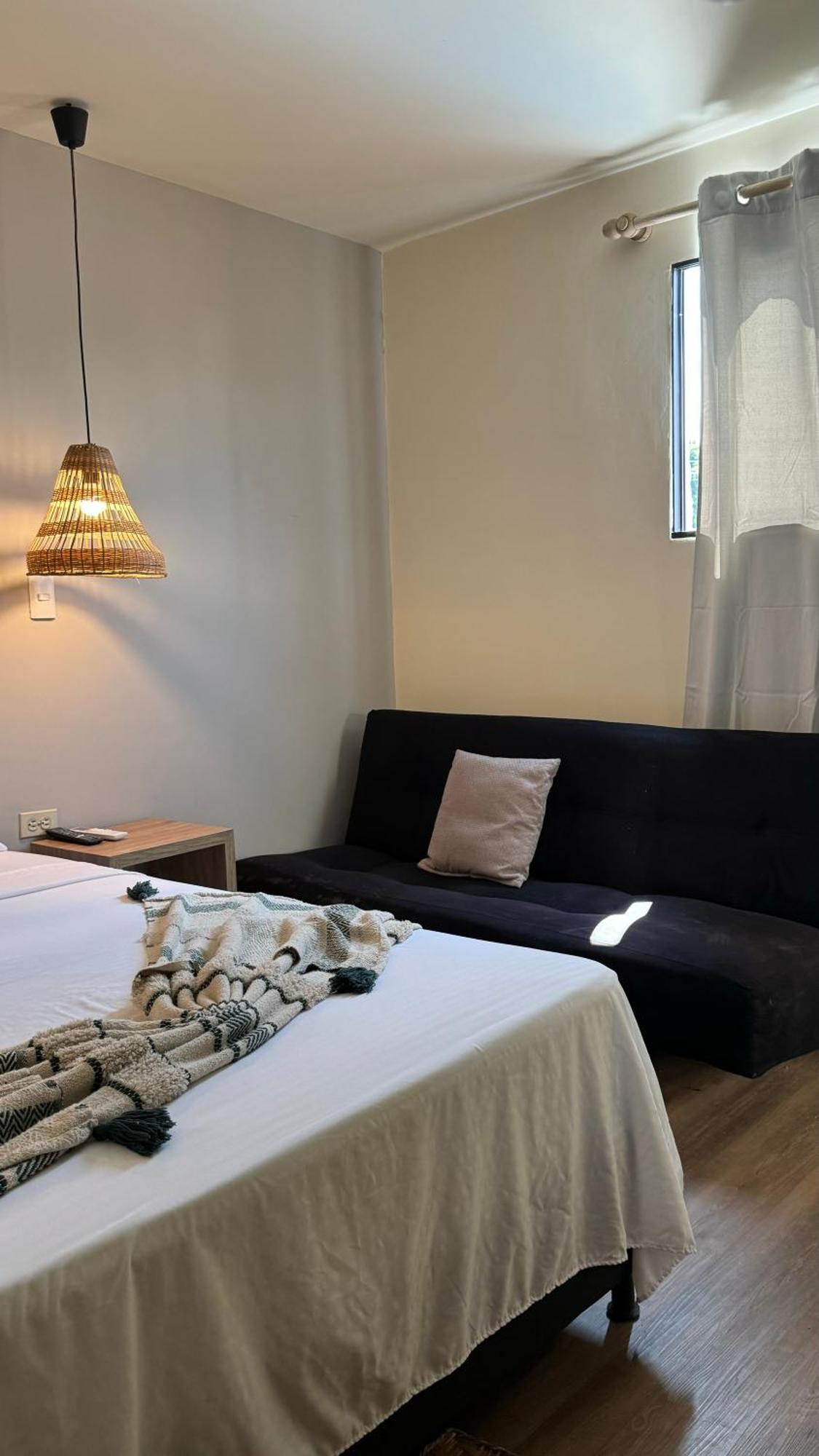 Luum Casa Hotel Manila 메딜린 외부 사진