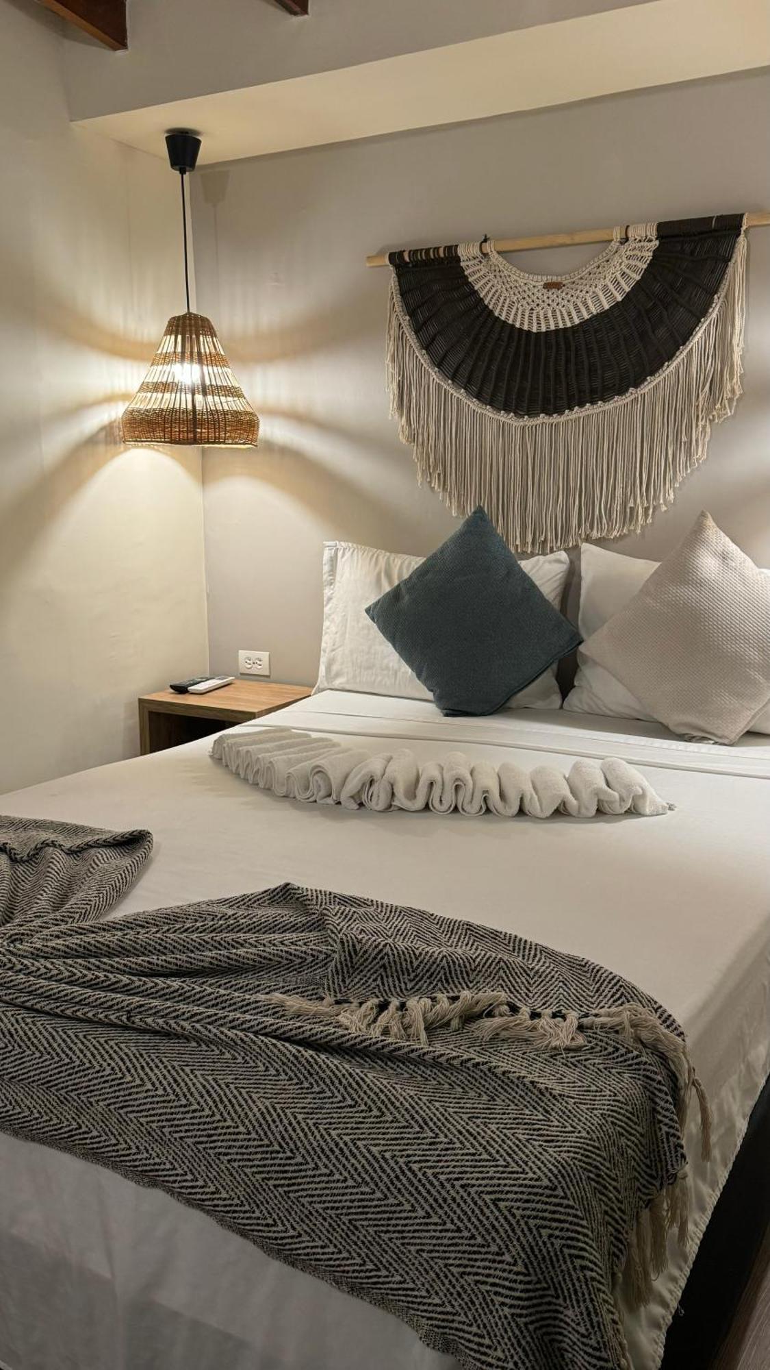 Luum Casa Hotel Manila 메딜린 외부 사진