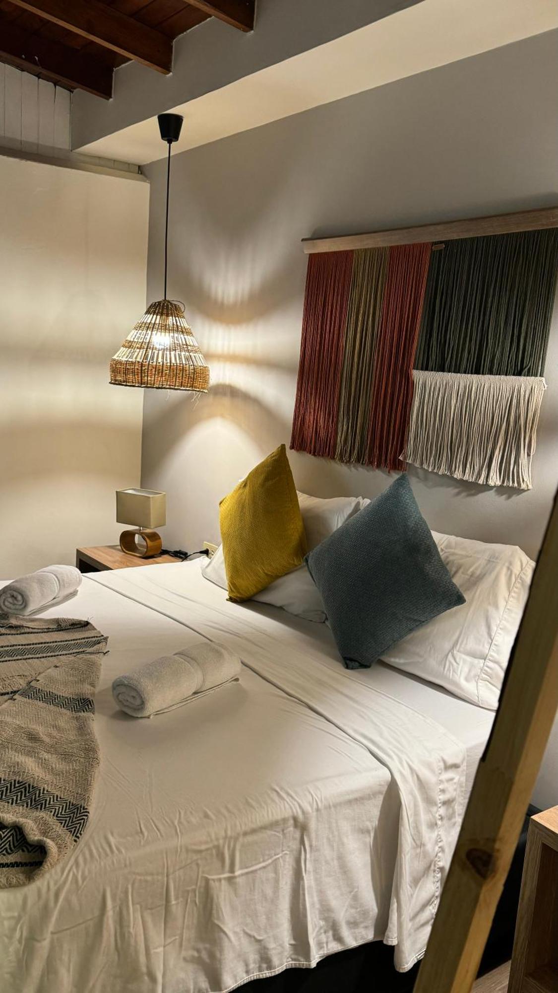 Luum Casa Hotel Manila 메딜린 외부 사진