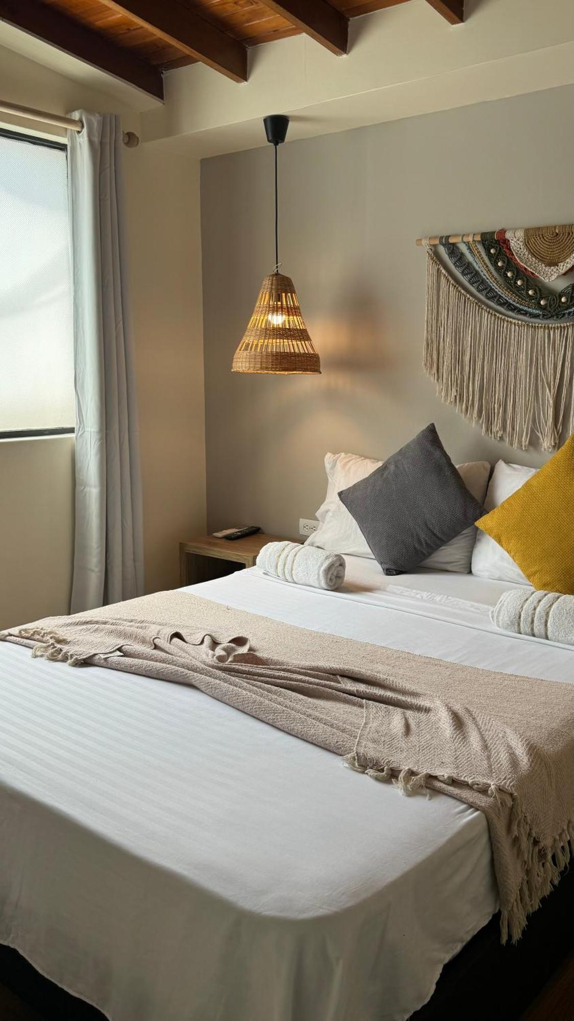 Luum Casa Hotel Manila 메딜린 외부 사진
